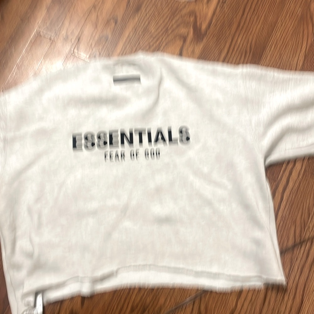 Great quality it's a fear of god sweater and it looks better on you 🔥
